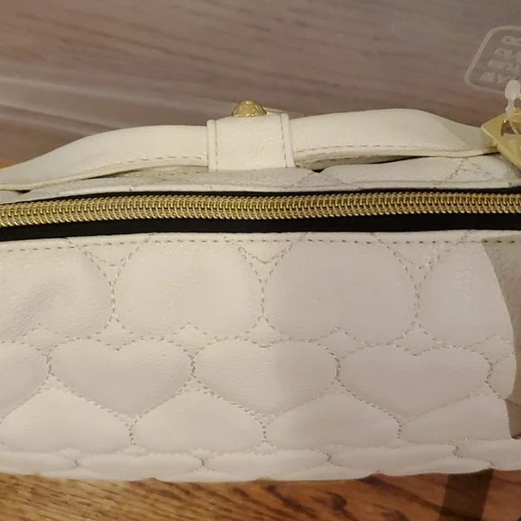 Betsey Johnson White Quilted Heart Crossbody Purse - Picture 8 of 9